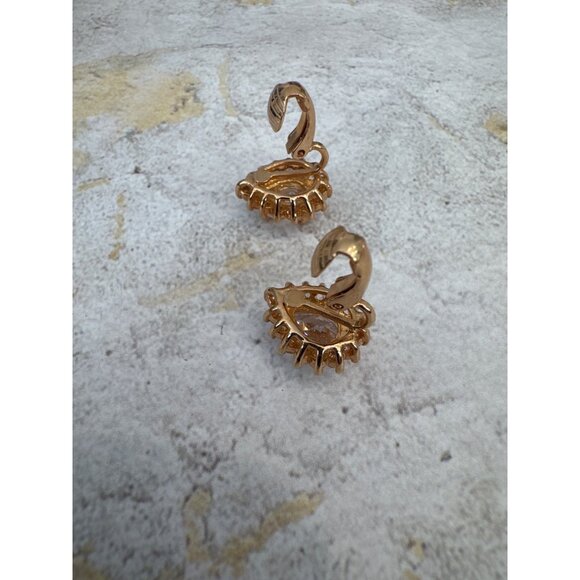 Vintage Pear Shaped Jewelry Set Clip On Earrings and Necklace Gift - Picture 6 of 8